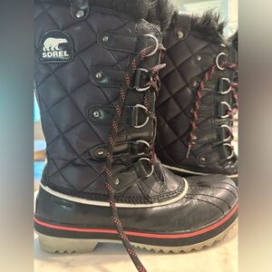 Sorel Women’s size 8.5 black/pink waterproof winter boots